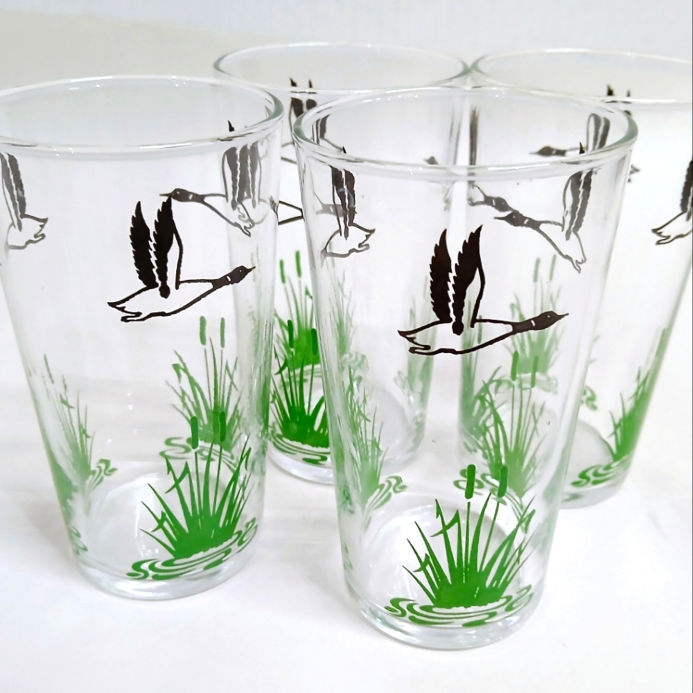 Green and Black Reed and Duck Design Drinking Glass Set Vintage
